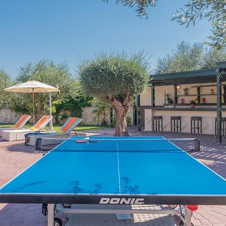 Astarte Villas - Istar Villa With Tennis Court Makhairádhon 外观 照片