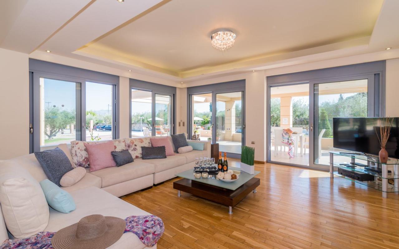 Astarte Villas - Istar Villa With Tennis Court Makhairádhon 外观 照片