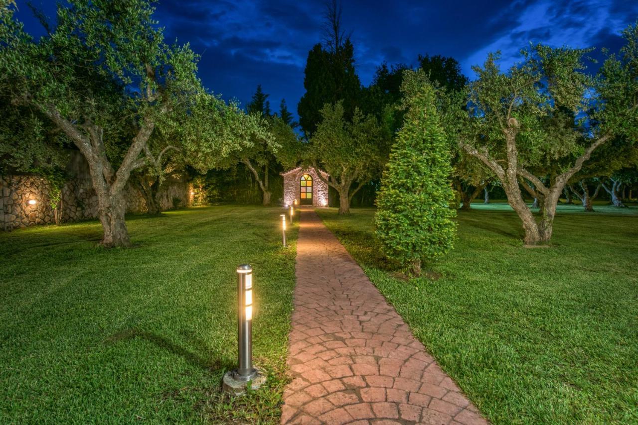 Astarte Villas - Istar Villa With Tennis Court Makhairádhon 外观 照片