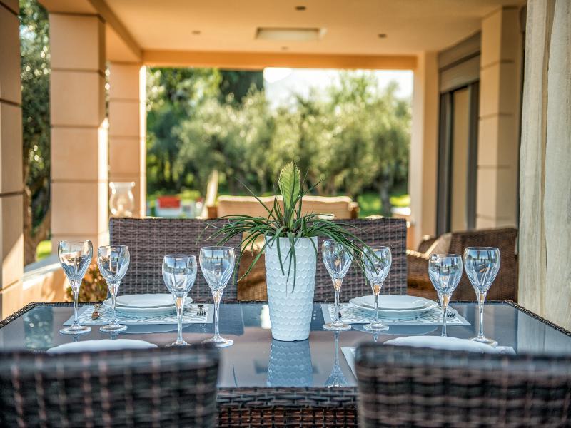 Astarte Villas - Istar Villa With Tennis Court Makhairádhon 外观 照片